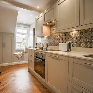 The Bribie Apartment